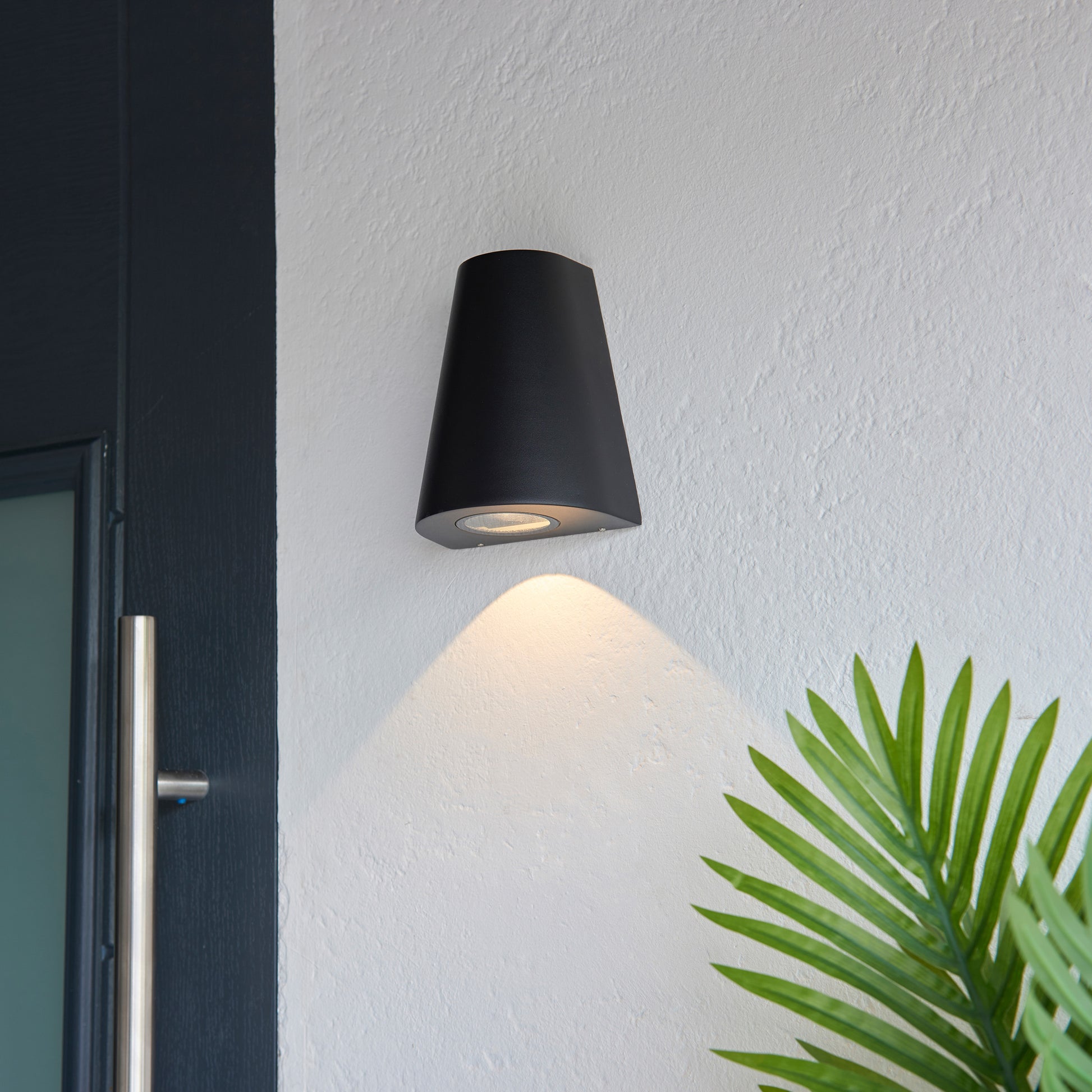 Helm Outdoor 1 Wall Light – Black