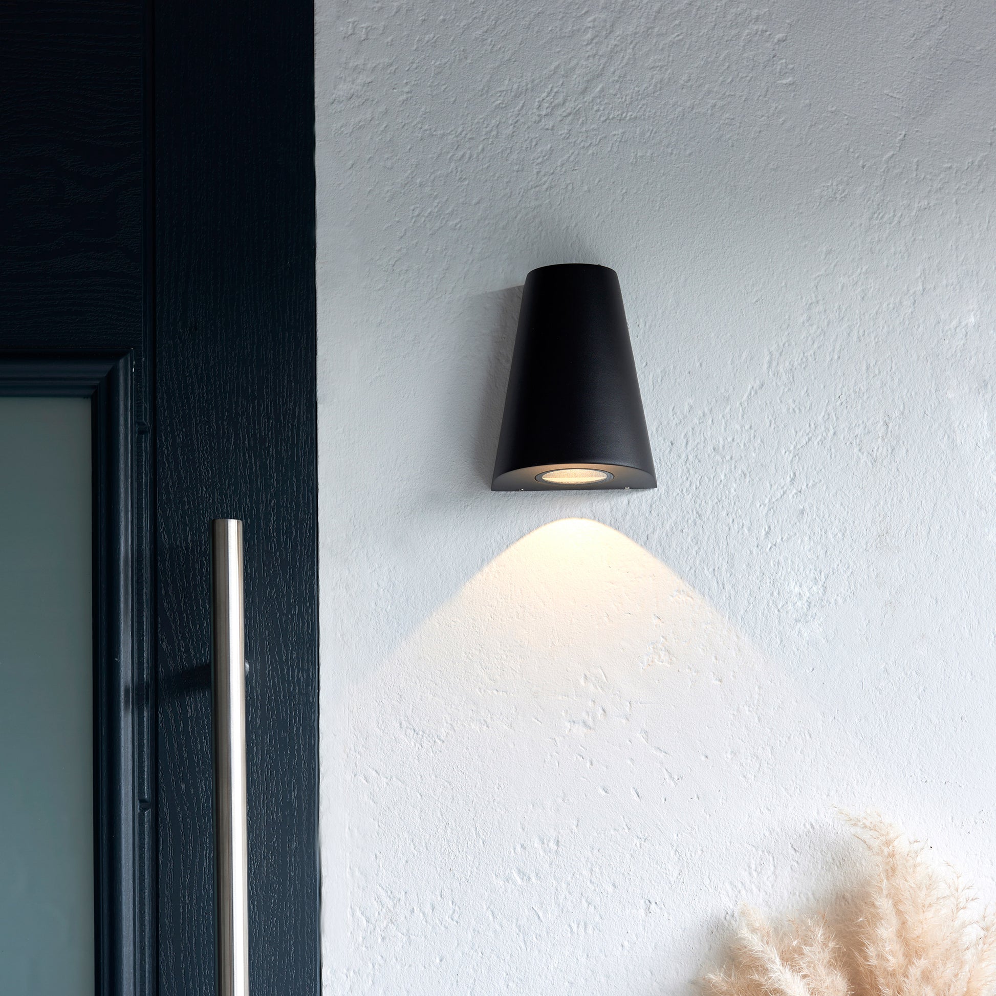 Helm Outdoor 1 Wall Light – Black
