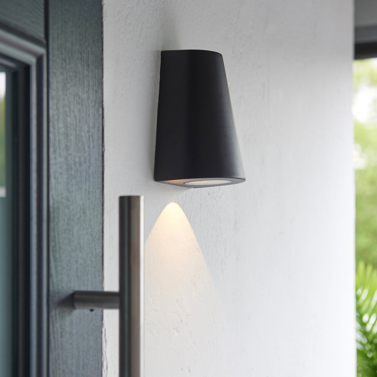 Helm Outdoor 1 Wall Light – Black