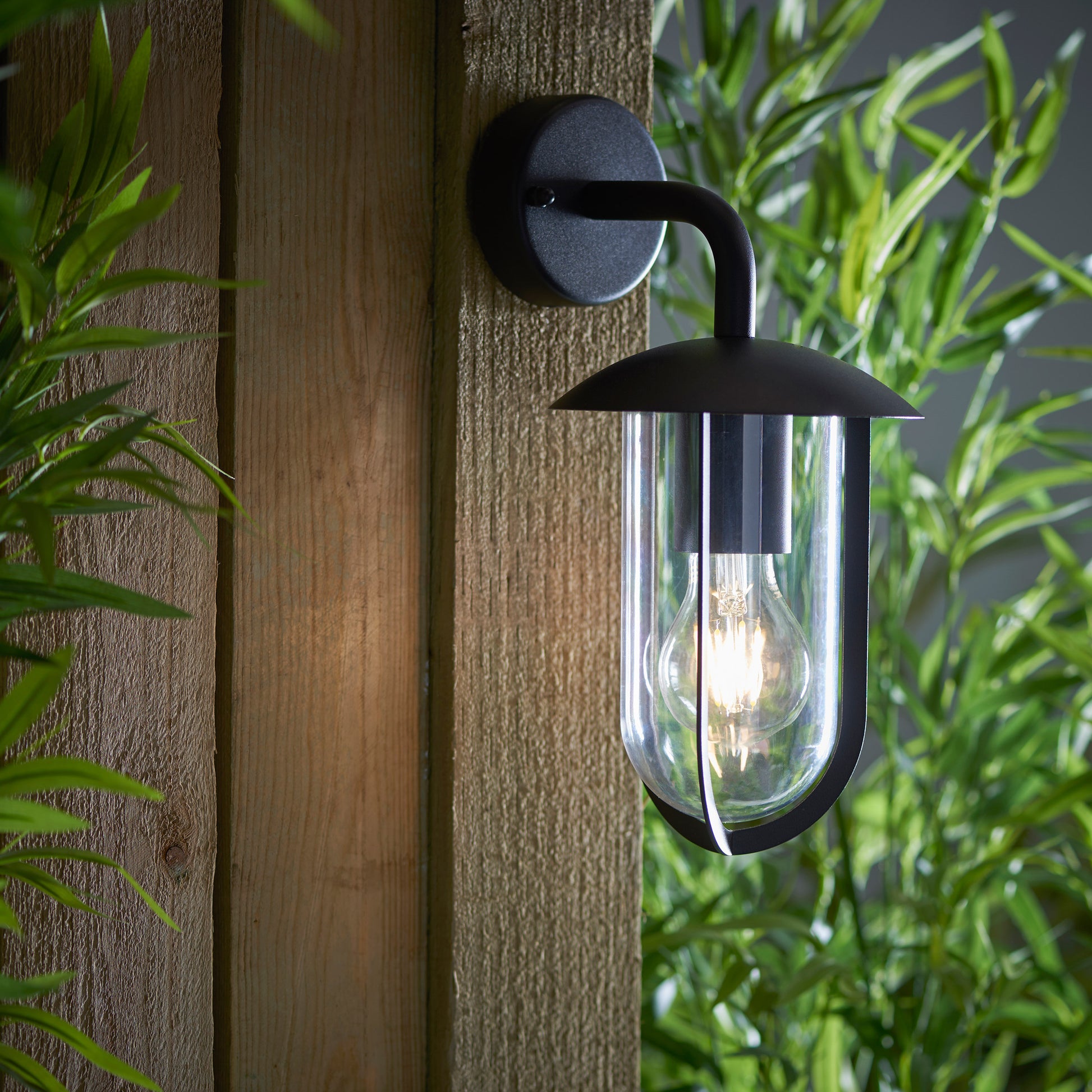 Quinn Outdoor 1 Wall Light – Black