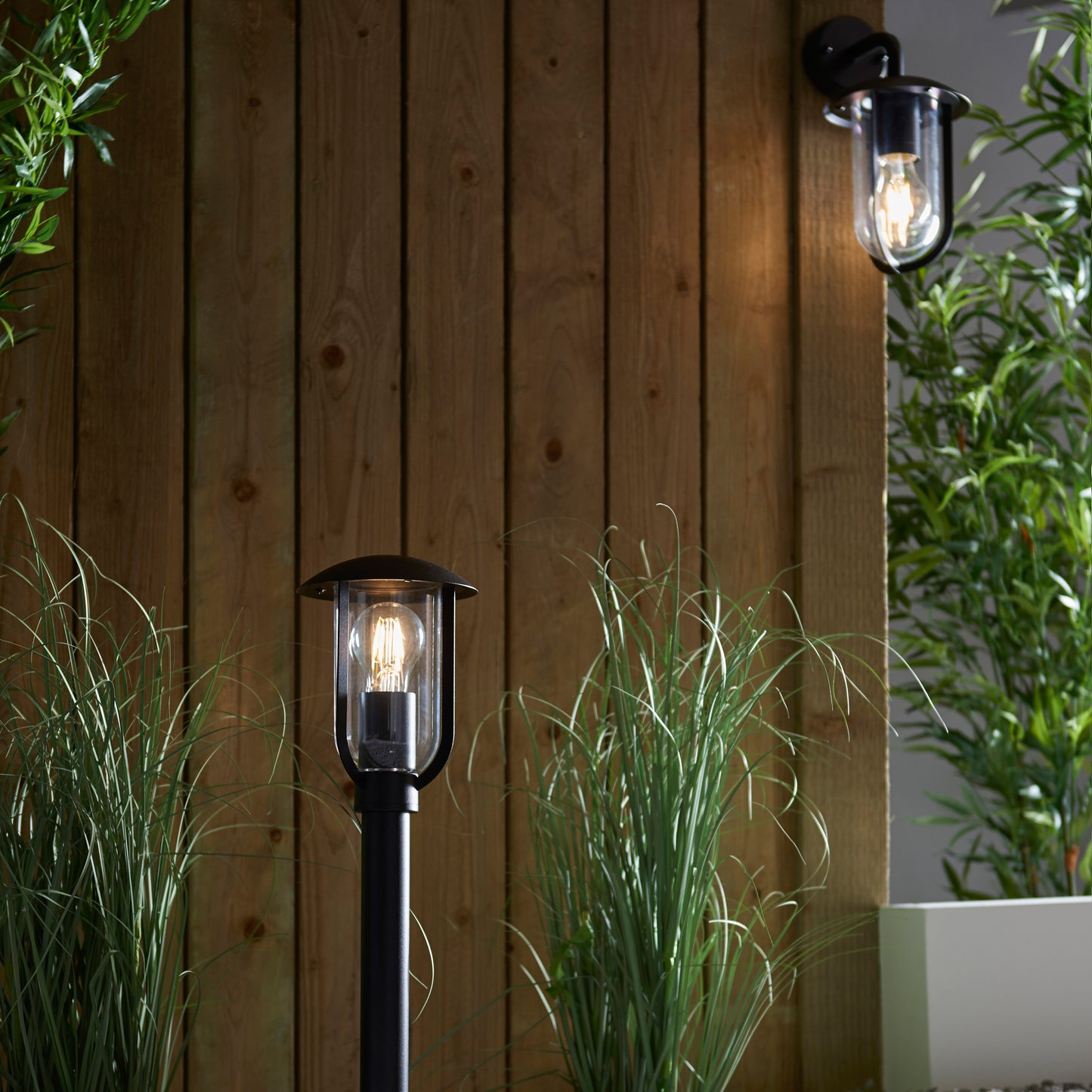 Quinn Outdoor 1 Wall Light – Black