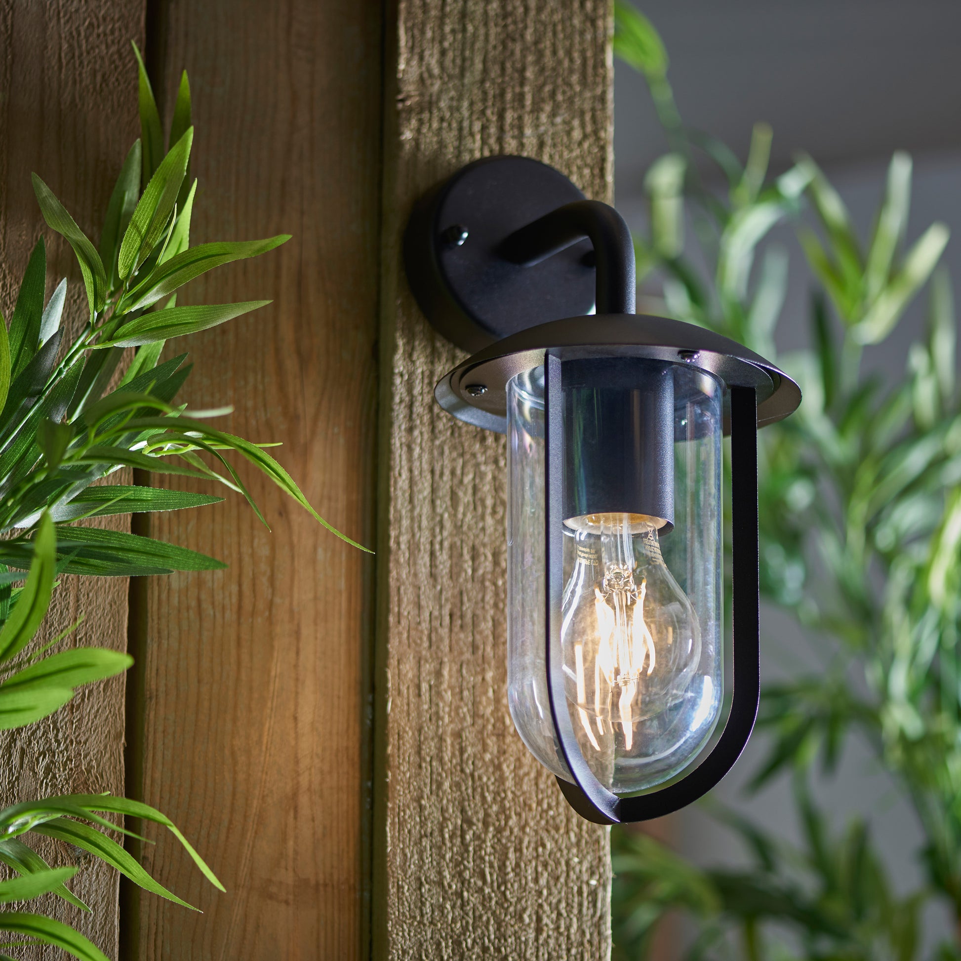 Quinn Outdoor 1 Wall Light – Black
