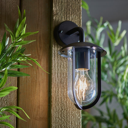 Quinn Outdoor 1 Wall Light – Black