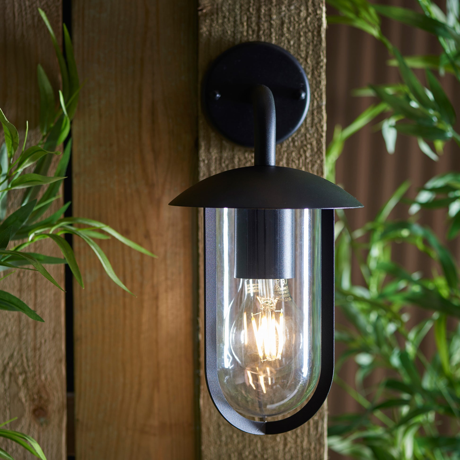 Quinn Outdoor 1 Wall Light – Black