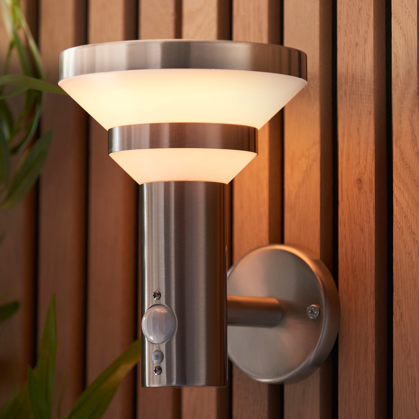 Halston Outdoor 1 Wall Light – Silver