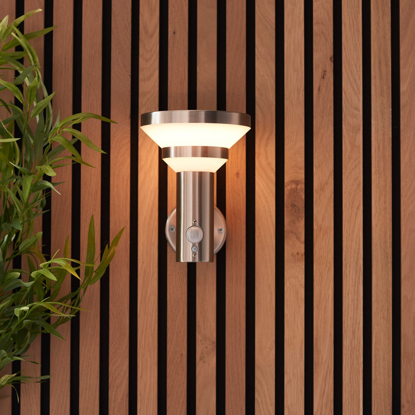 Halston Outdoor 1 Wall Light – Silver