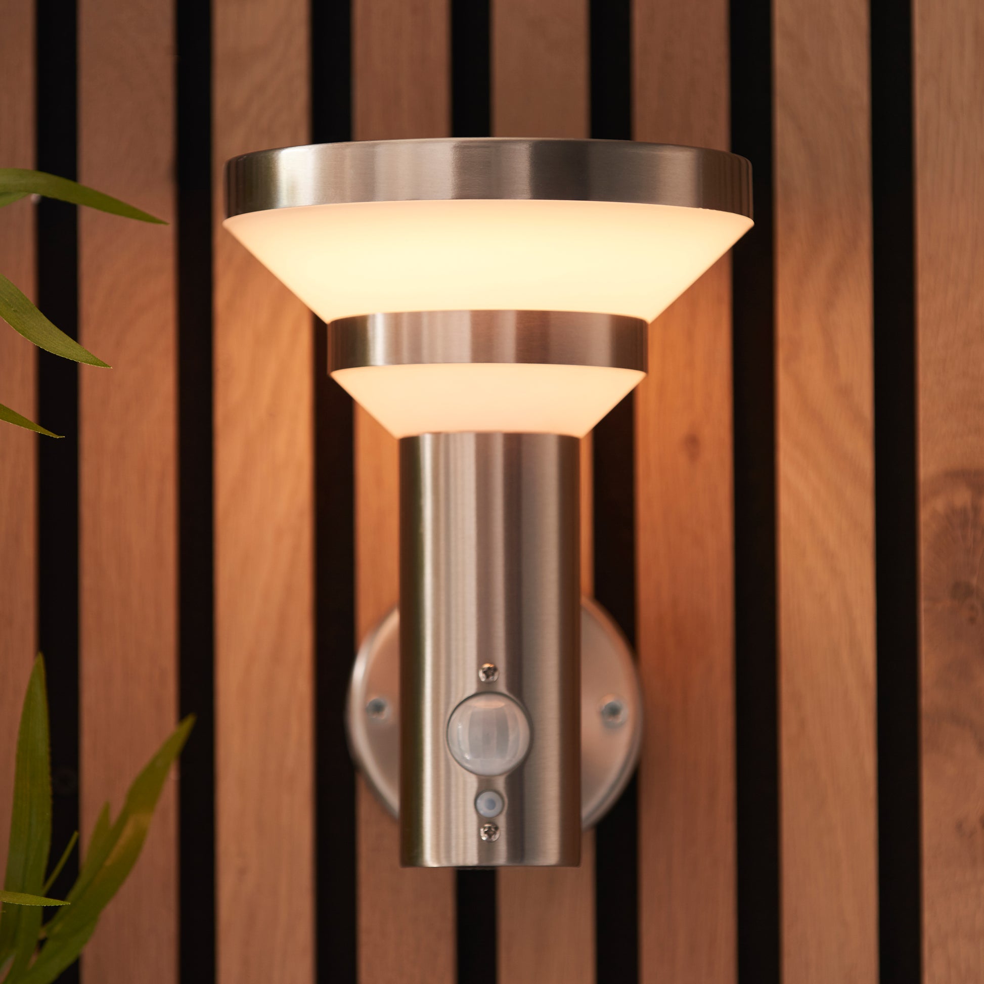 Halston Outdoor 1 Wall Light – Silver