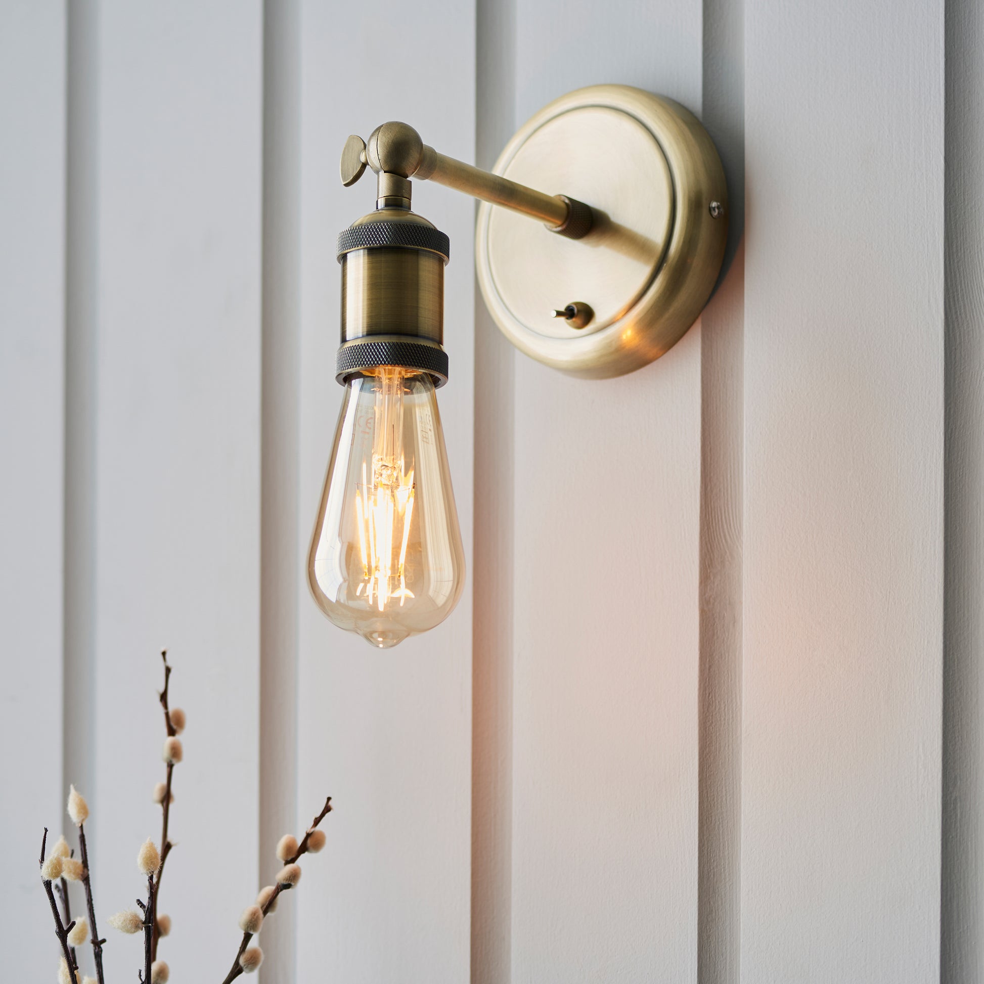 Hal Wall Light Antique Brass – Cream