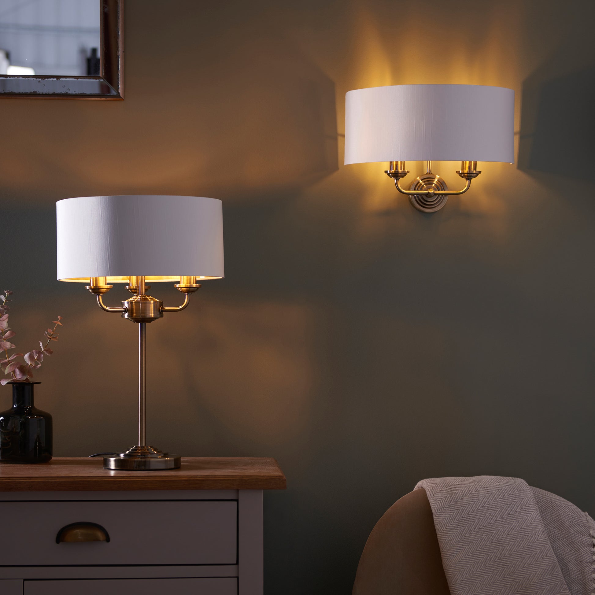 Highclere 2 Wall Light Antique Brass – Brass