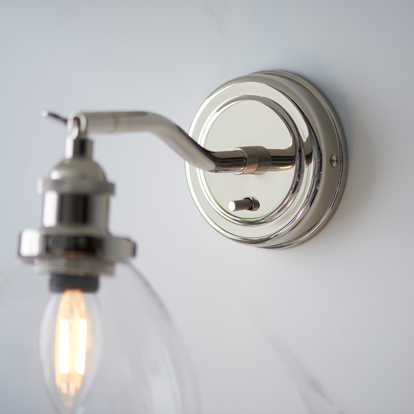 Hansen 1 Wall Light Bright Nickel – Nickel
