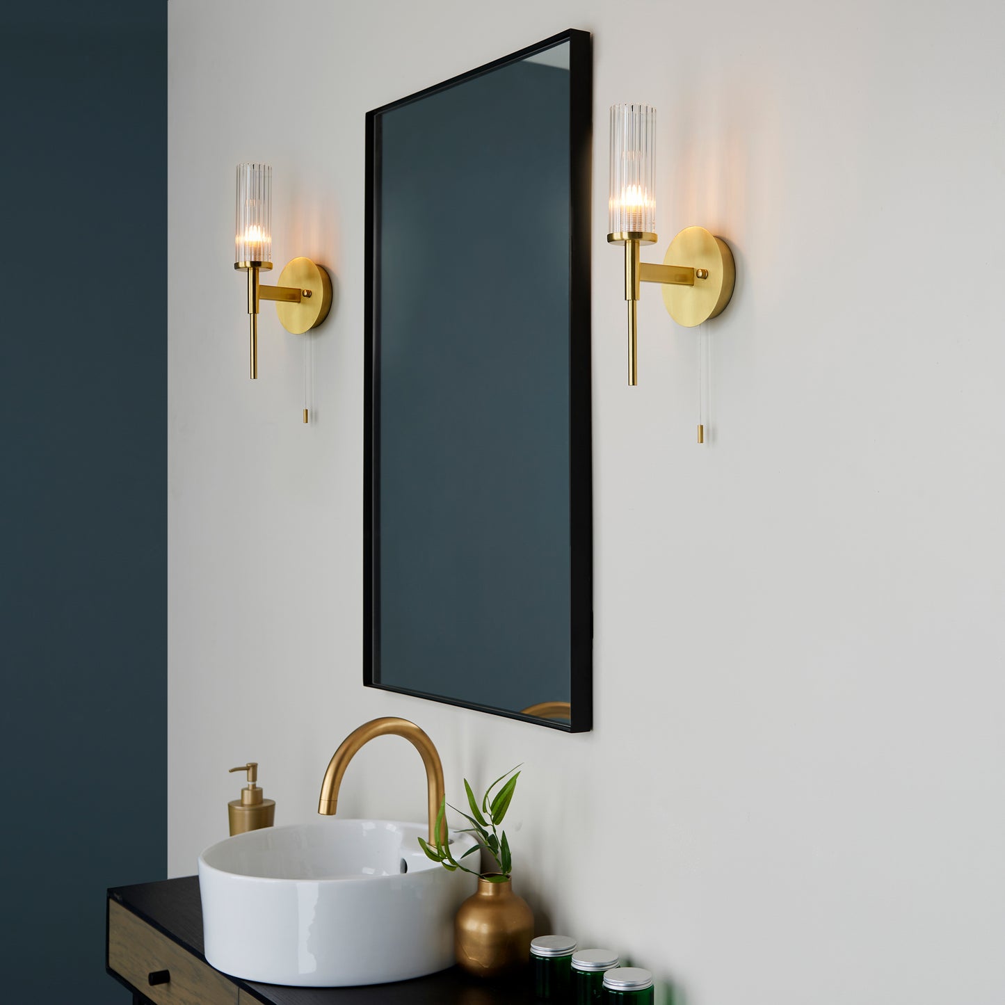 Talo Bathroom 1 Wall Light Brass – Brass