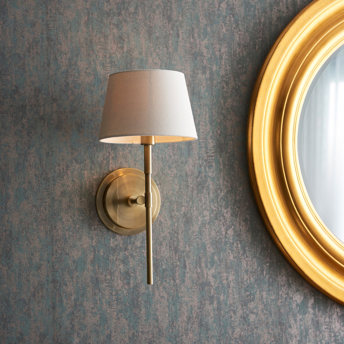 Rennes 1 Wall Light Antique Brass – Brass
