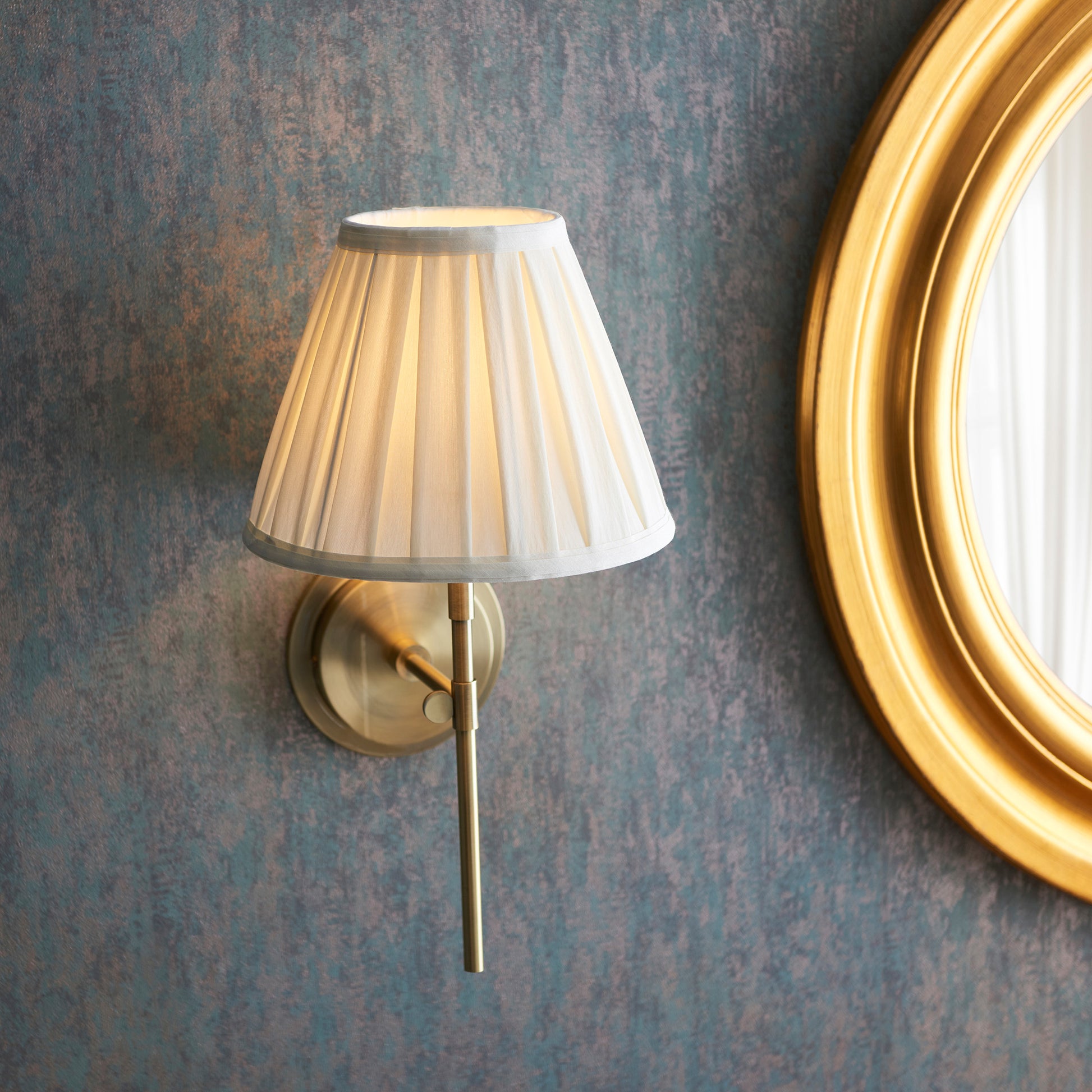 Rennes 1 Wall Light Antique Brass – Brass