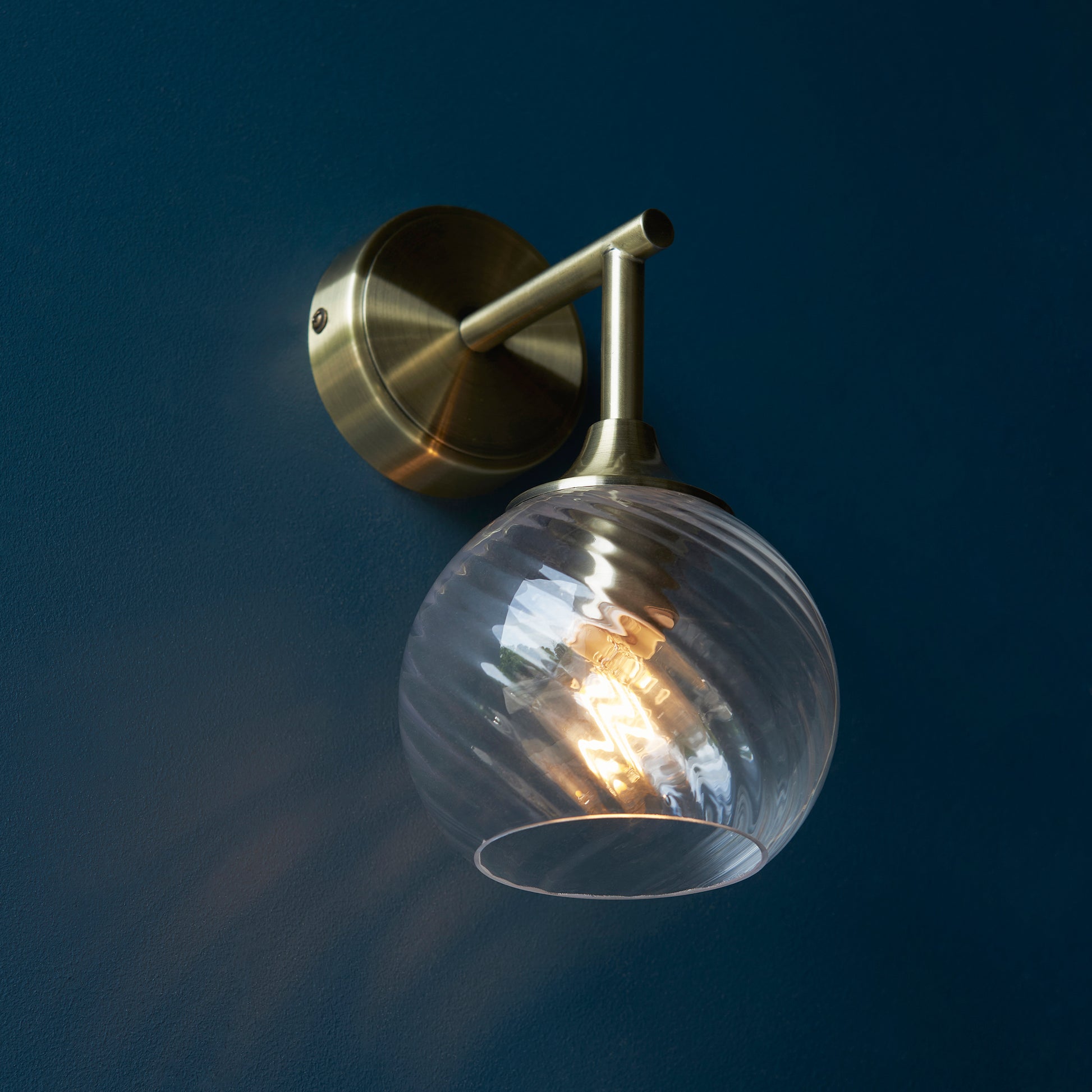 Allegra 1 Wall Light Antique Brass – Brass
