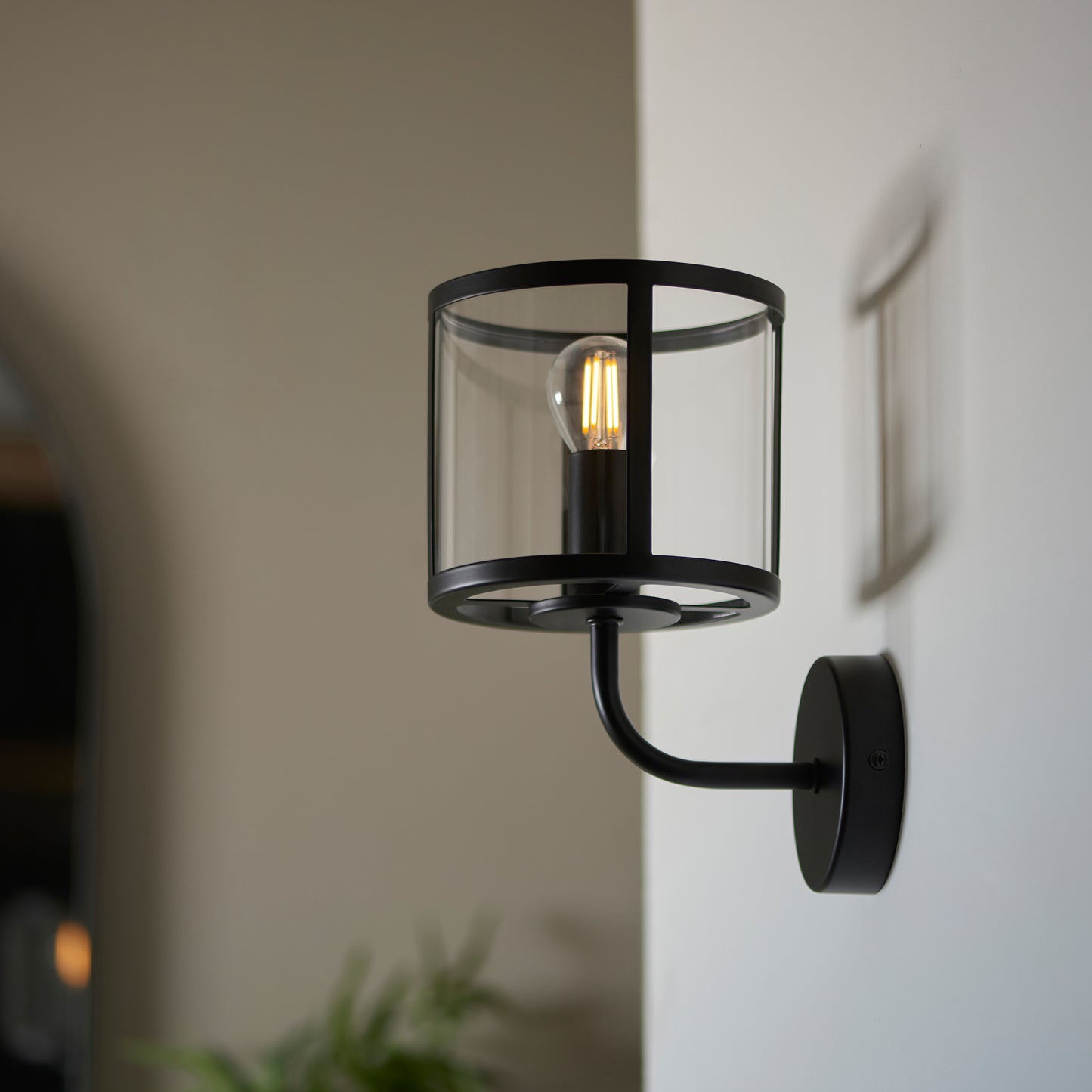 Hopton 1 Wall Light Black – Black