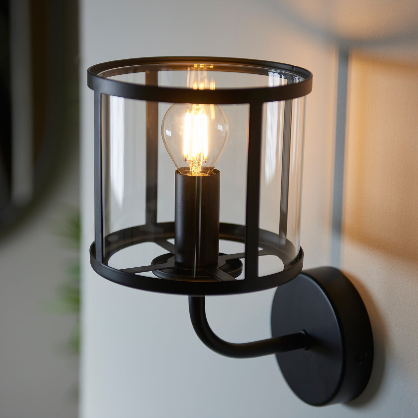 Hopton 1 Wall Light Black – Black