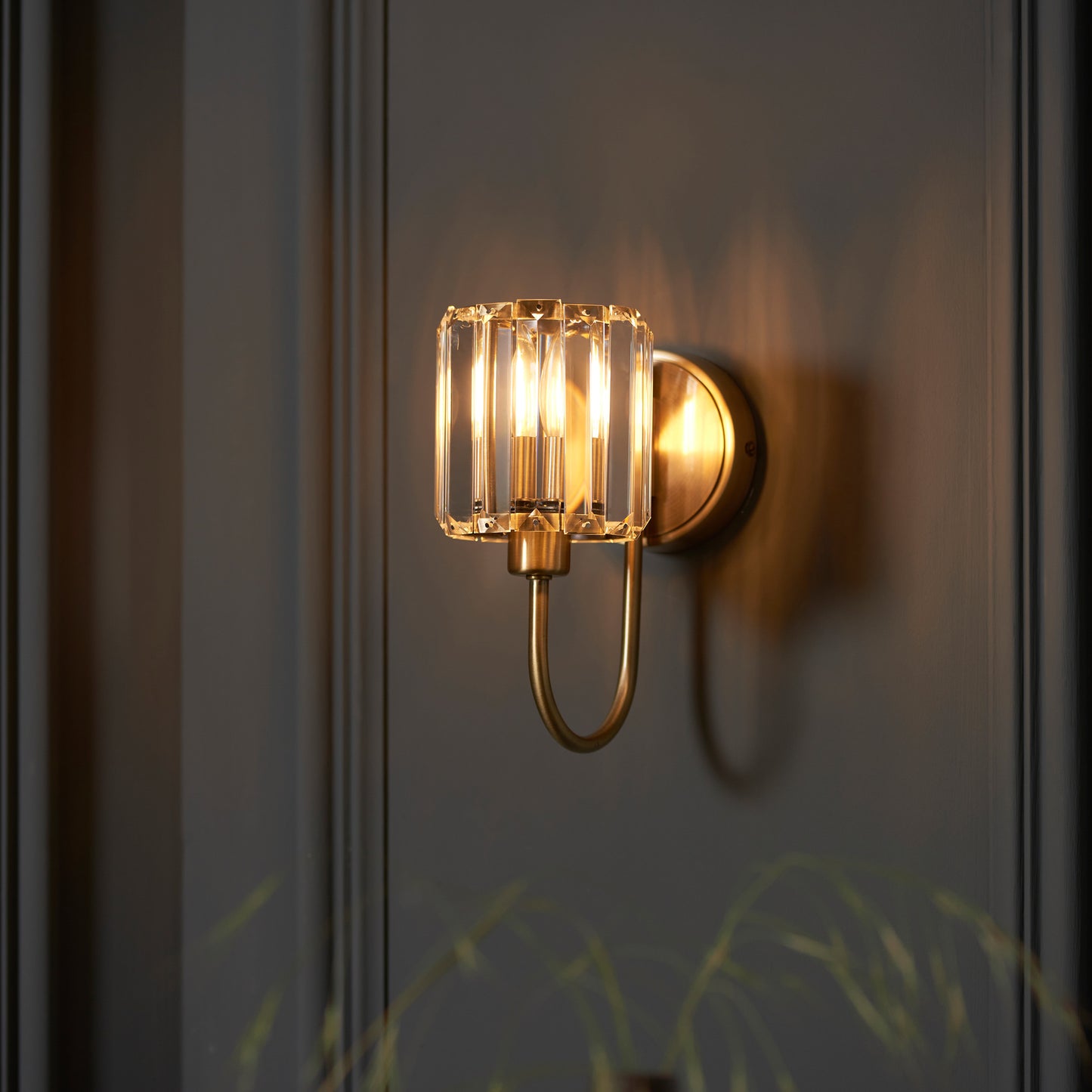 Berenice 1 Wall Light Antique Brass – Brass