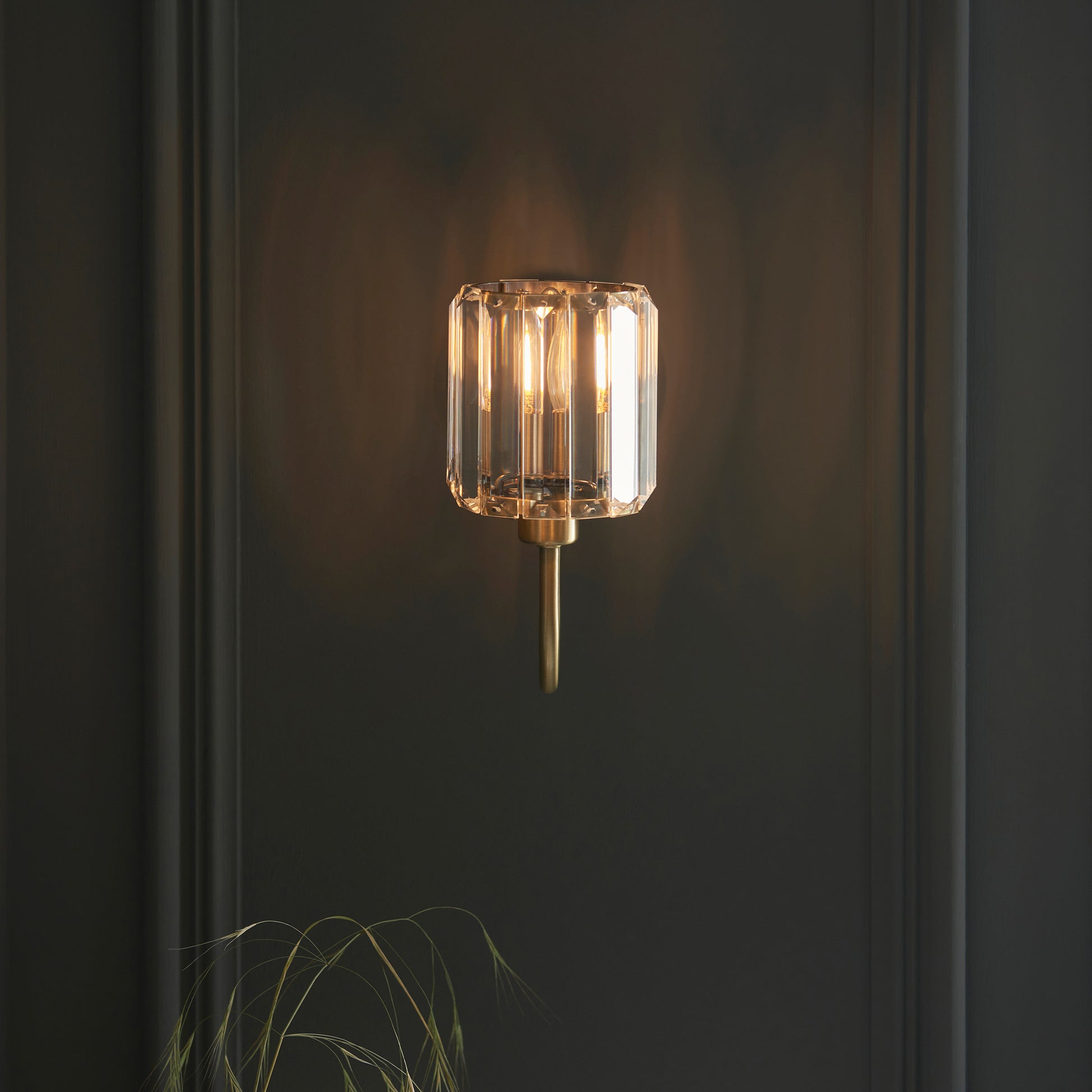 Berenice 1 Wall Light Antique Brass – Brass