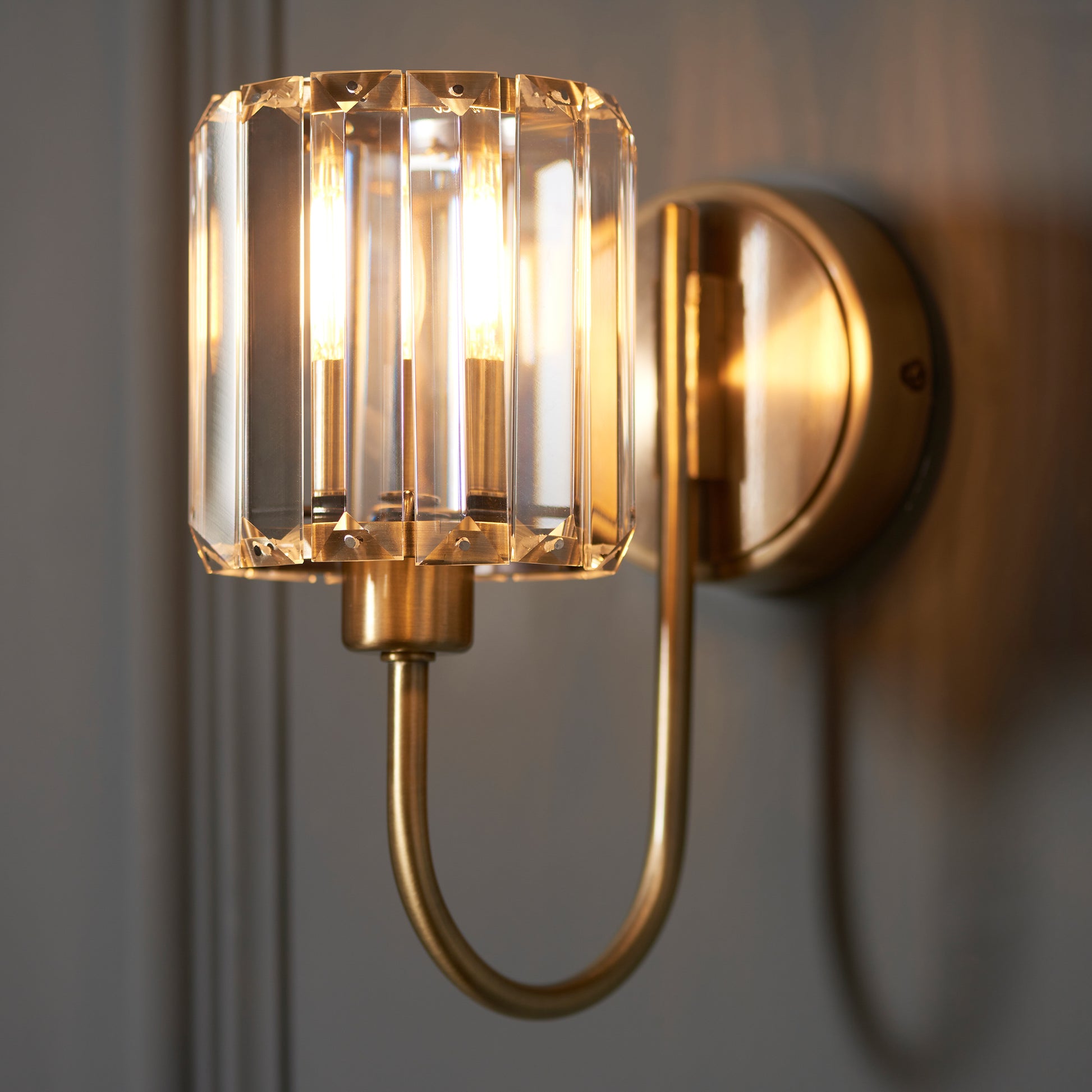 Berenice 1 Wall Light Antique Brass – Brass
