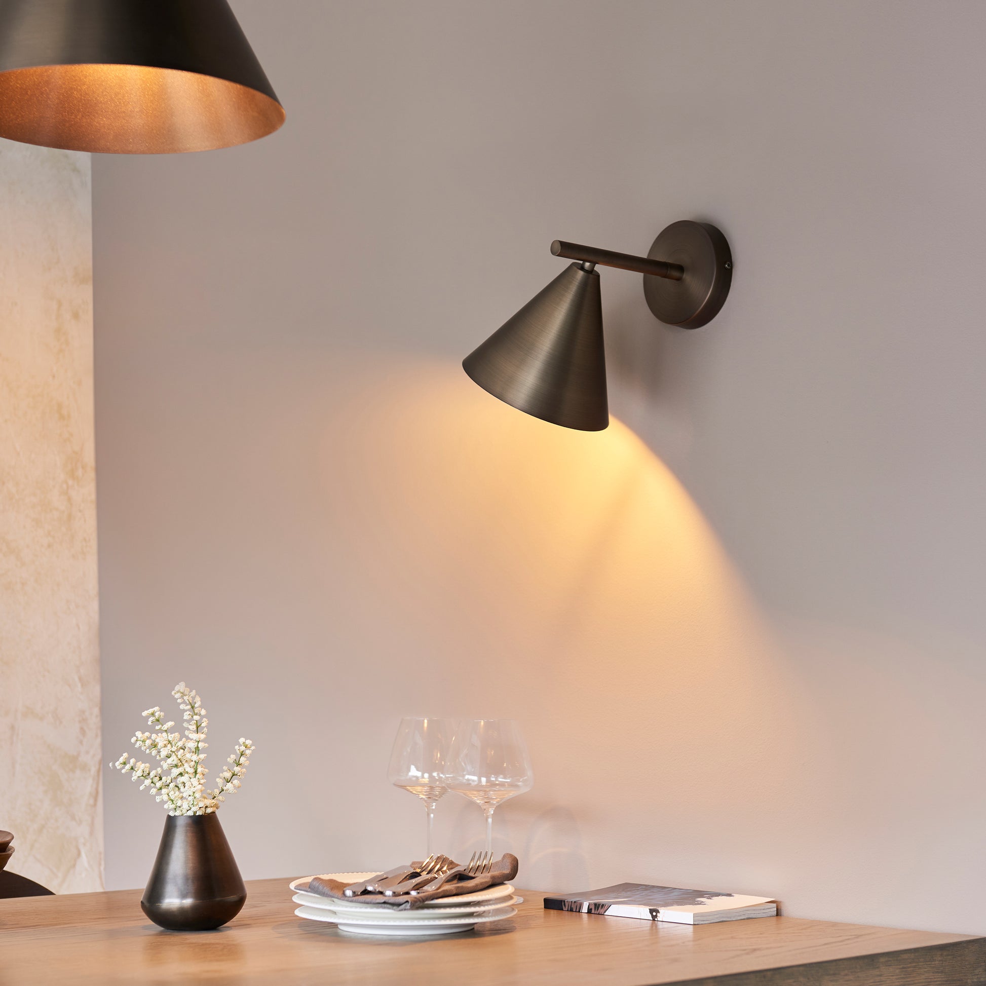 Cape Wall Light Antique Bronze – Bronze