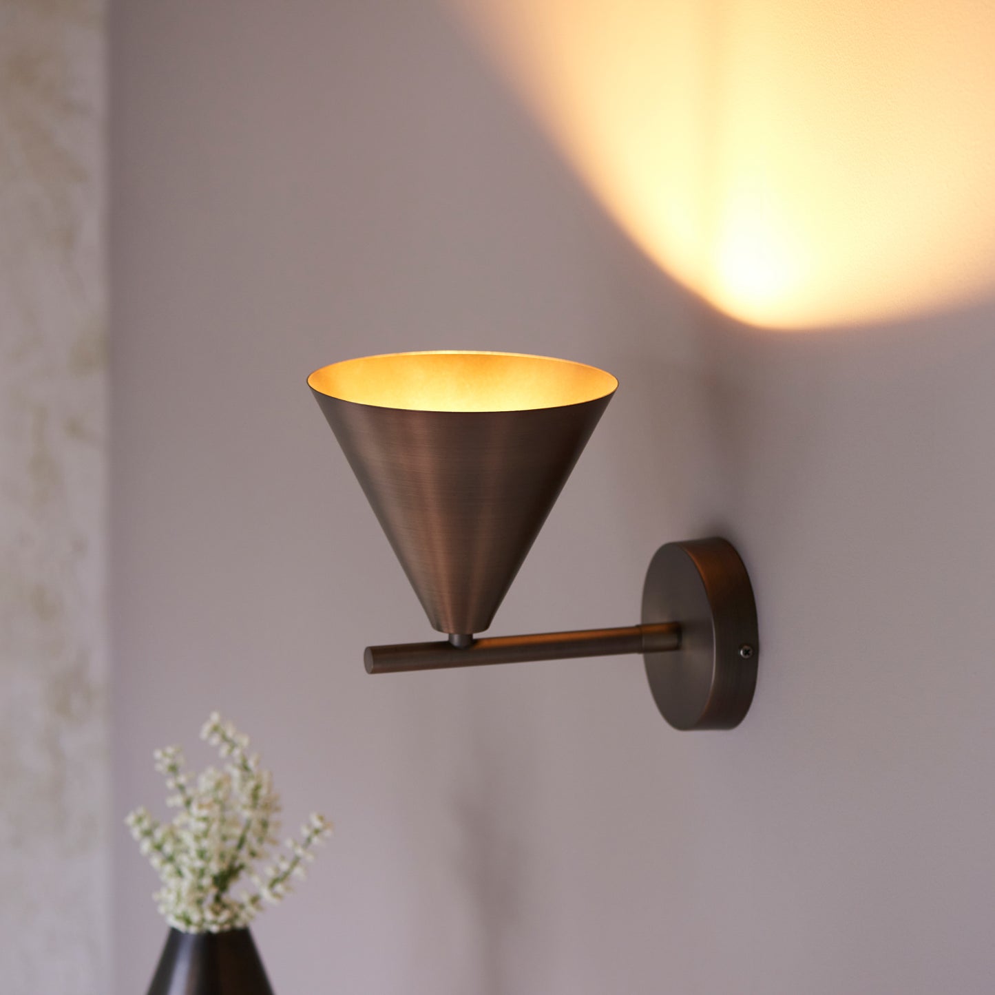 Cape Wall Light Antique Bronze – Bronze