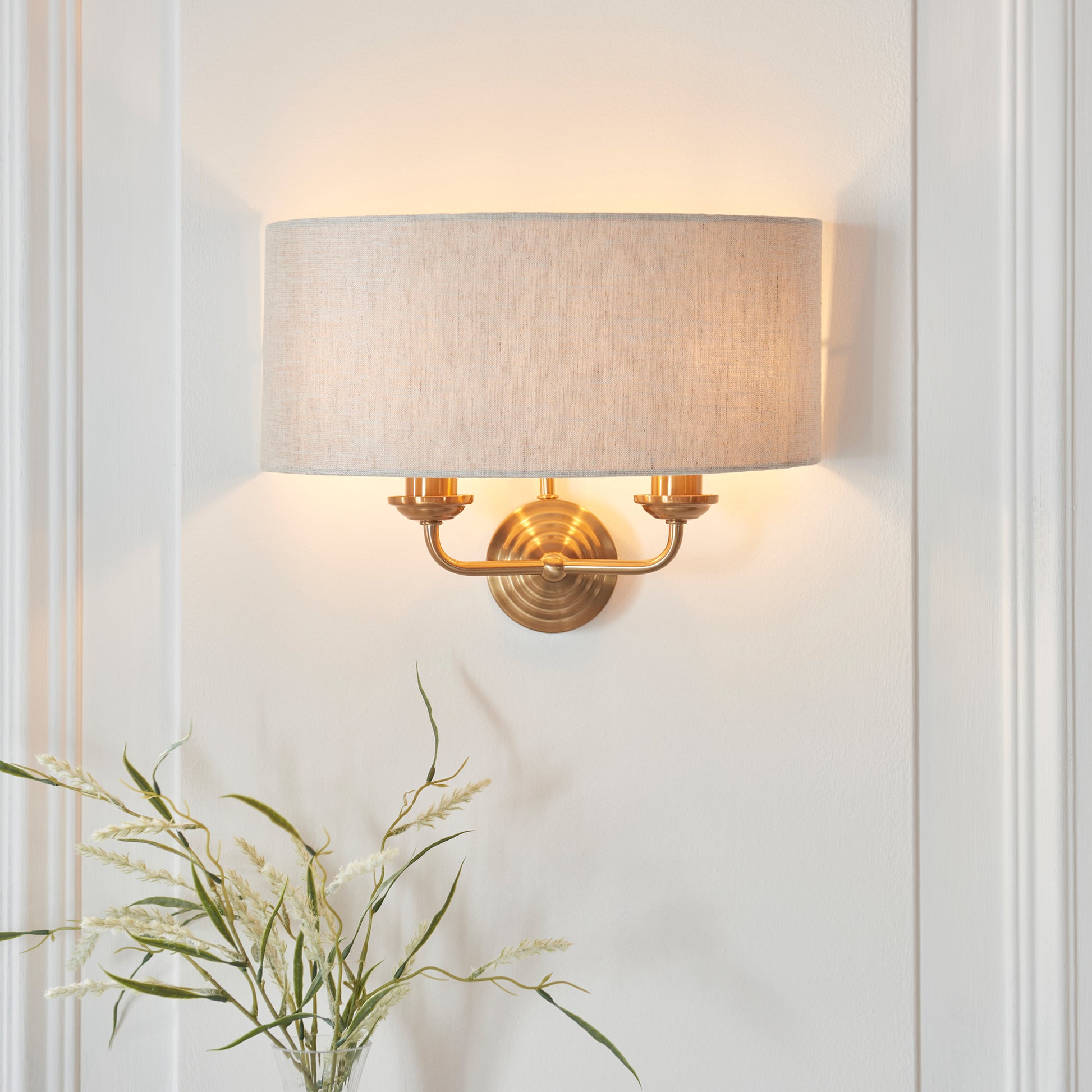 Highclere 2 Wall Light Vintage Brass – Natural