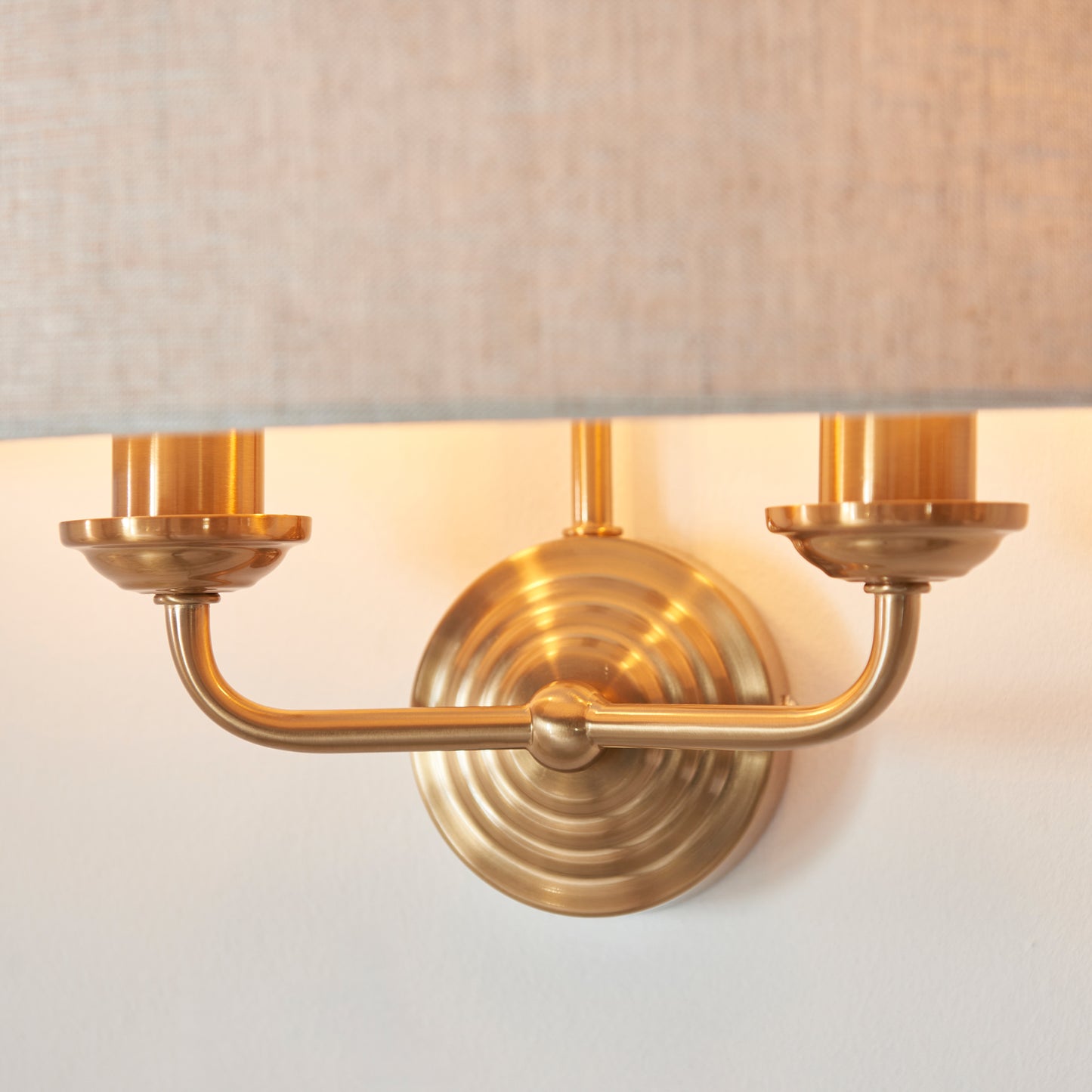 Highclere 2 Wall Light Vintage Brass – Natural