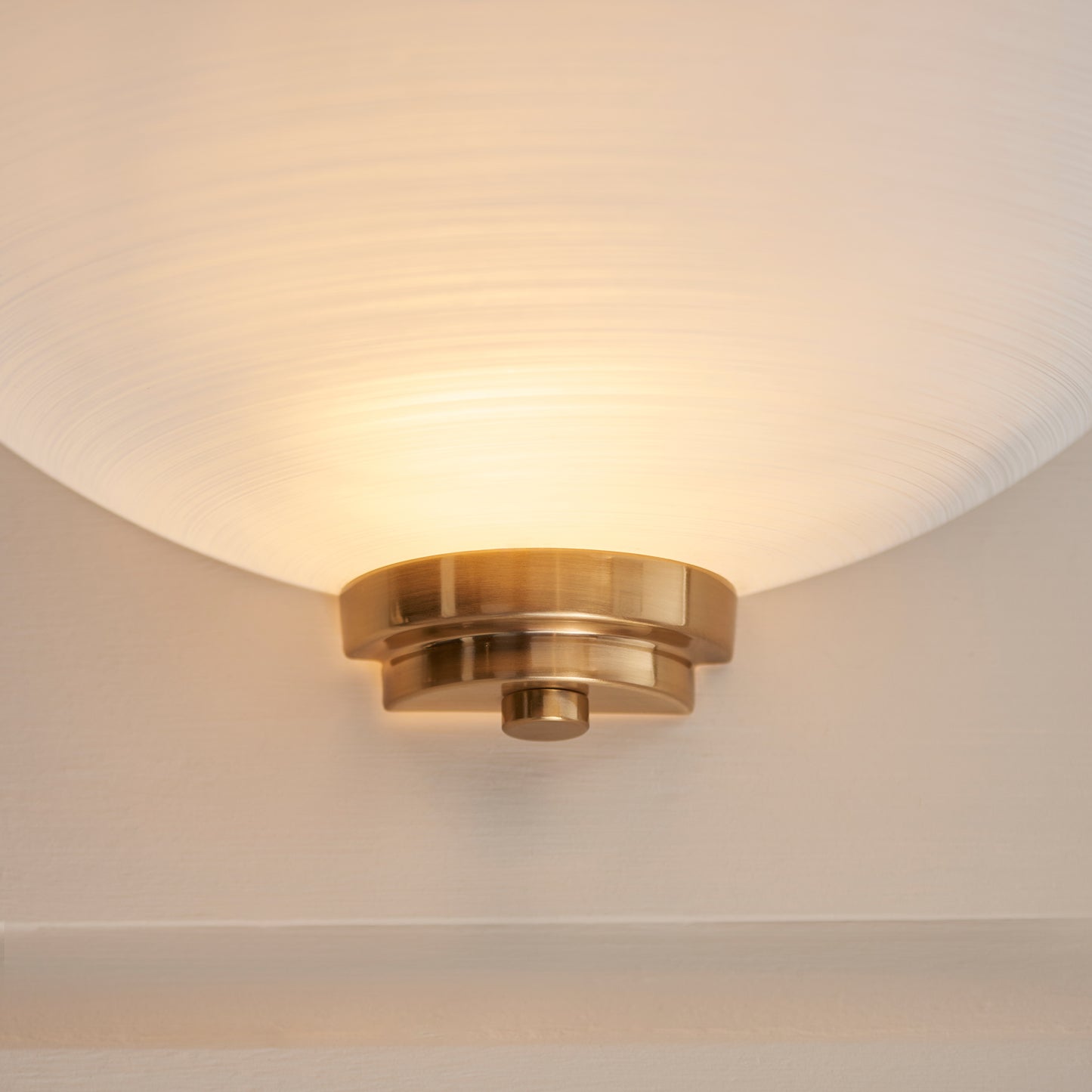 Welles 1 Wall Light Brushed Aged Brass – Brass