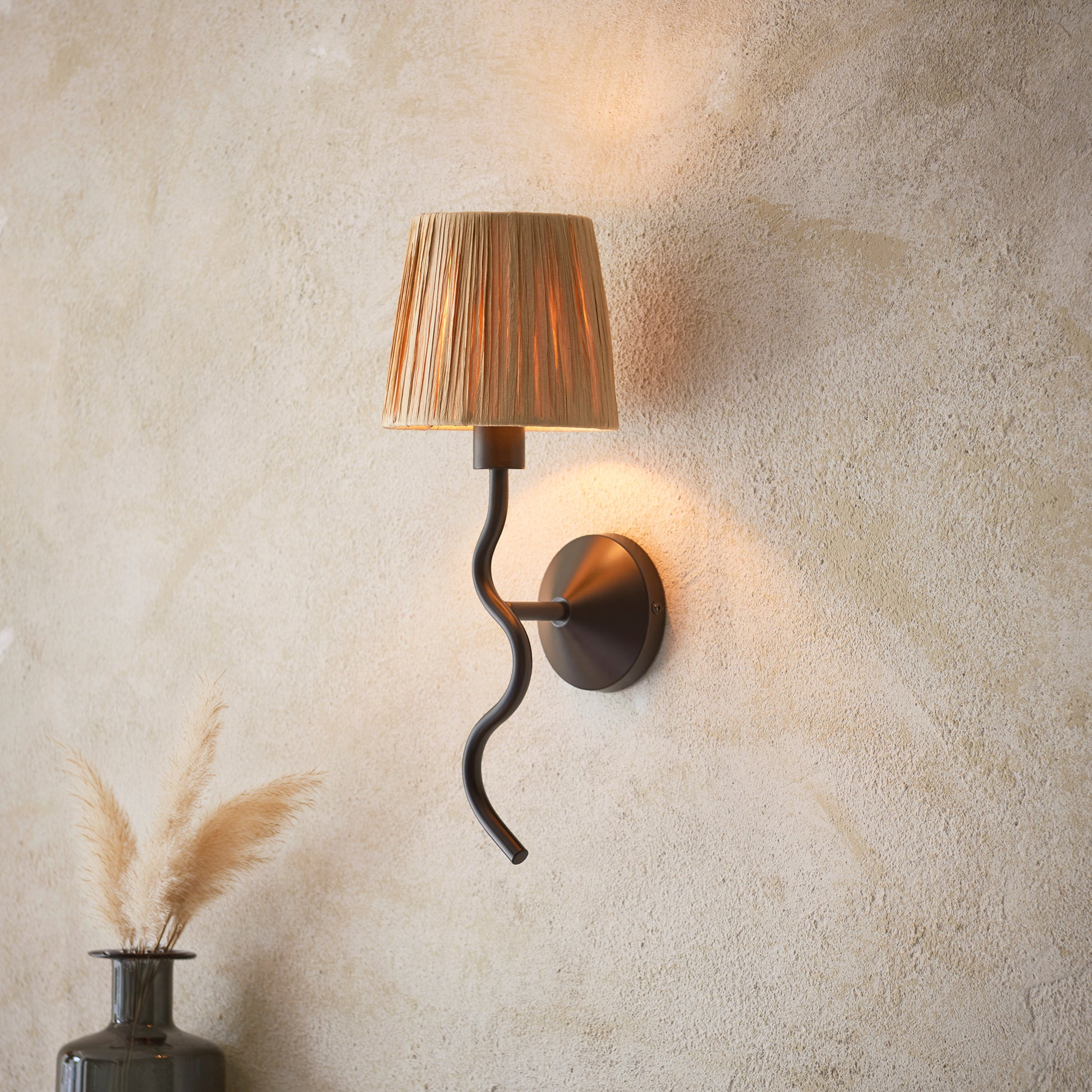 Wriggle 1 Wall Light Matt Black – Natural