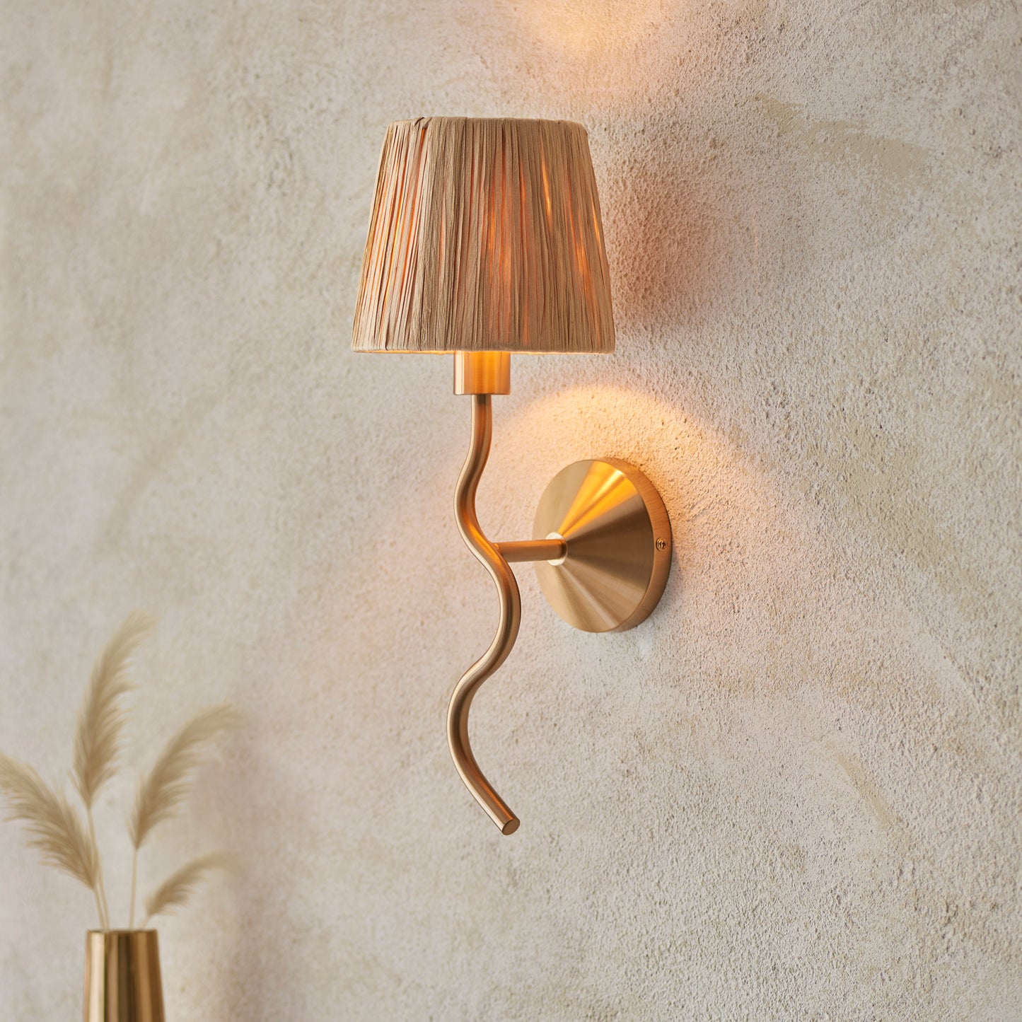 Wriggle 1 Wall Light Brushed Aged Brass – Natural