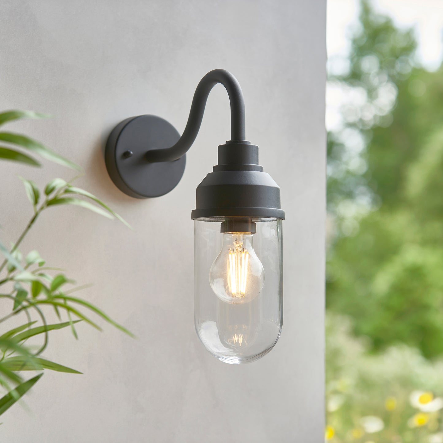 Truro Wall Light Textured Black – Black
