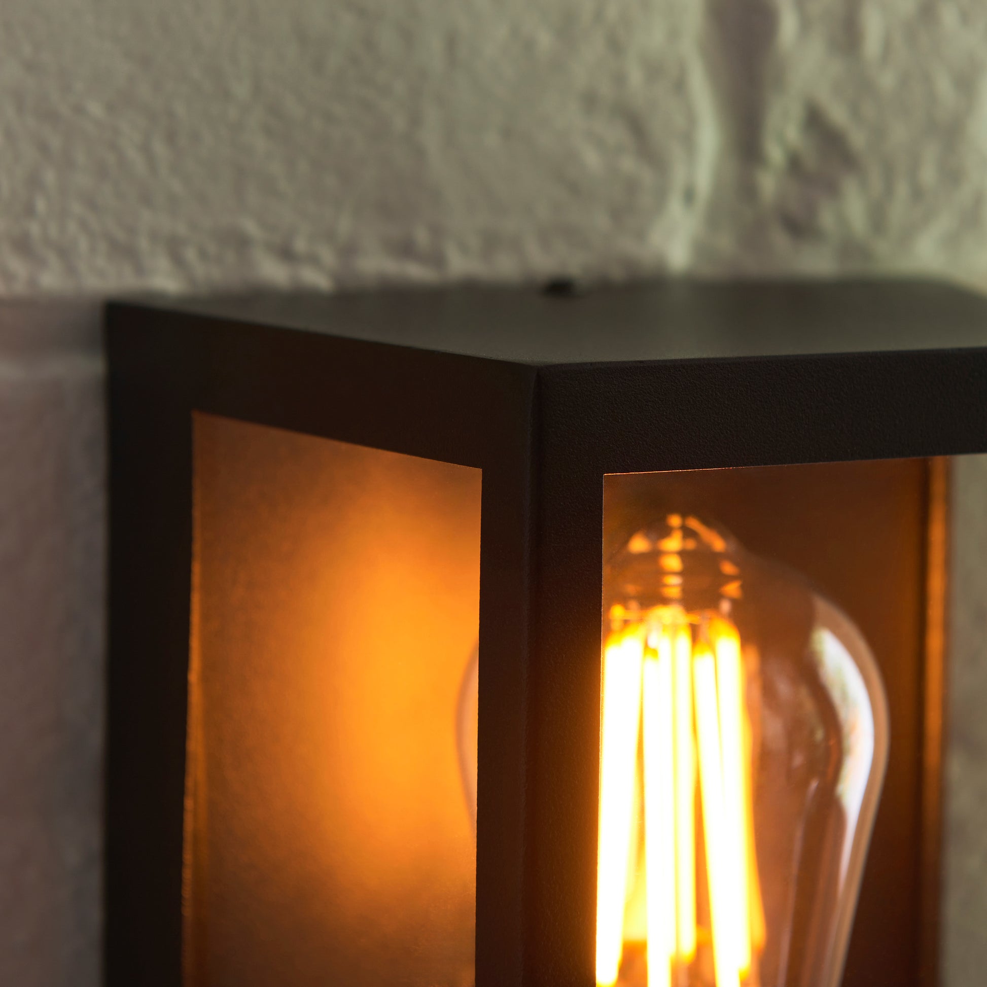 Huntington Outdoor Wall Light Matt Black – Black