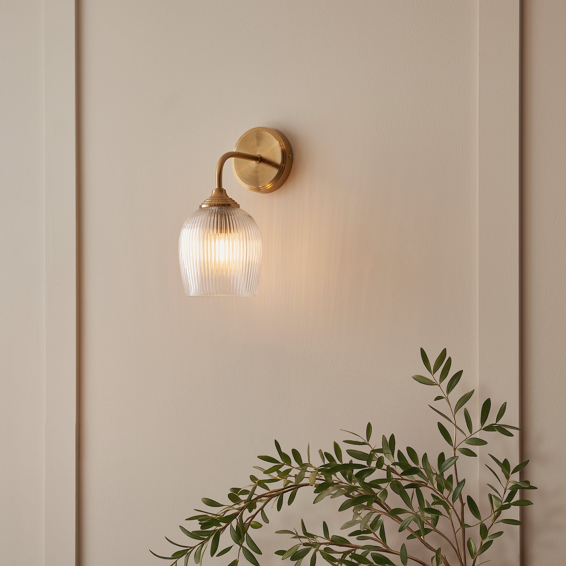 Ashcroft Ribbed Wall Light Brushed Aged Brass – Brass