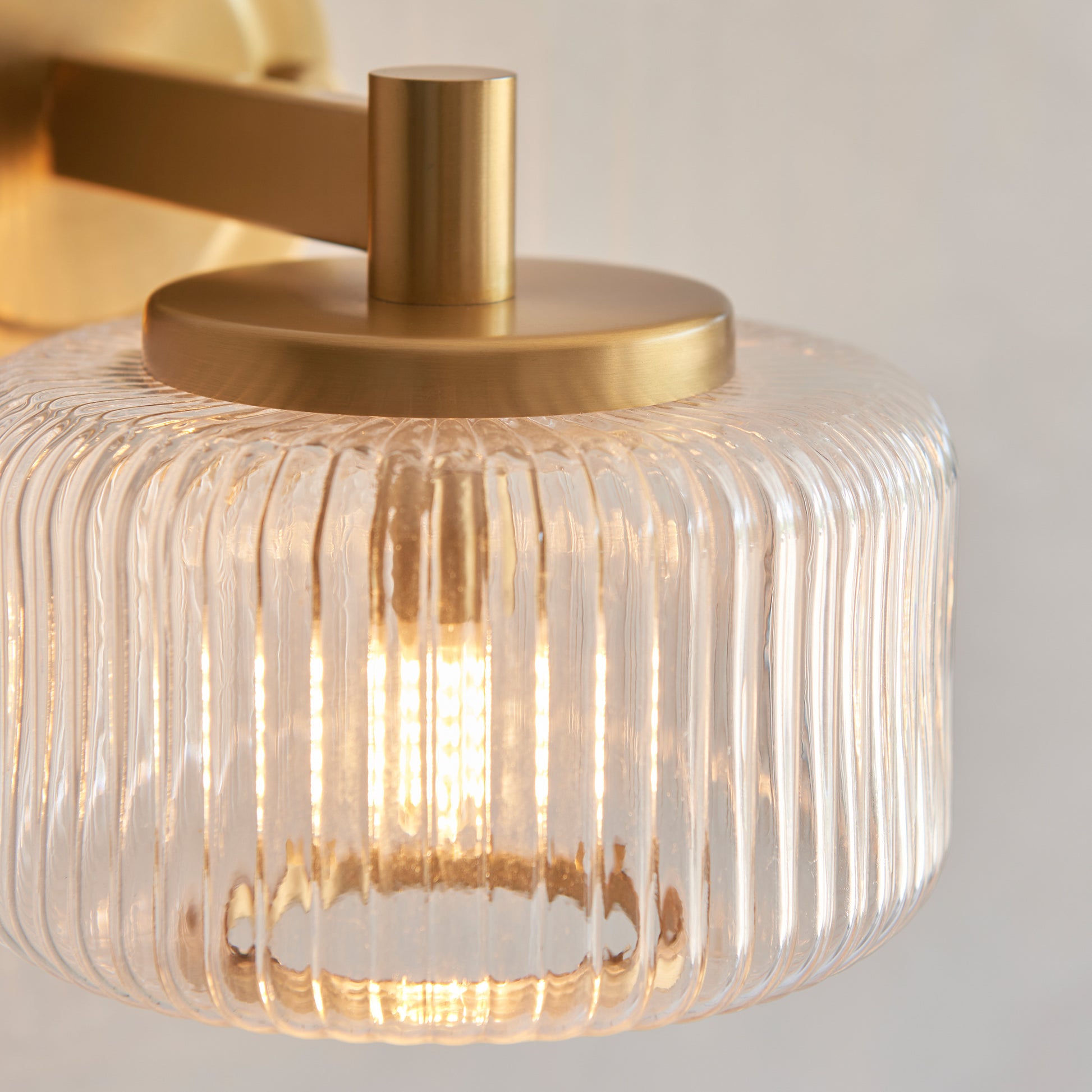 Stamford Wall Light Brushed Aged Brass – Brass